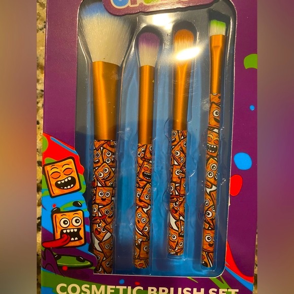 Cinnamon Toast Crunch Makeup Brush Set - Picture 3 of 8